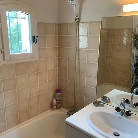 Petite Maison A L Entree De St Tropez סן טרופז